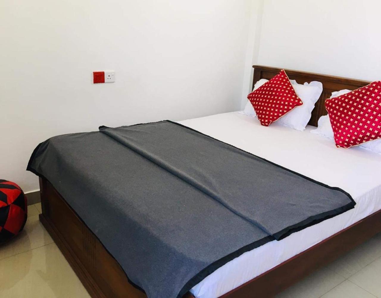 Bed and Breakfast Montes Елла Екстер'єр фото